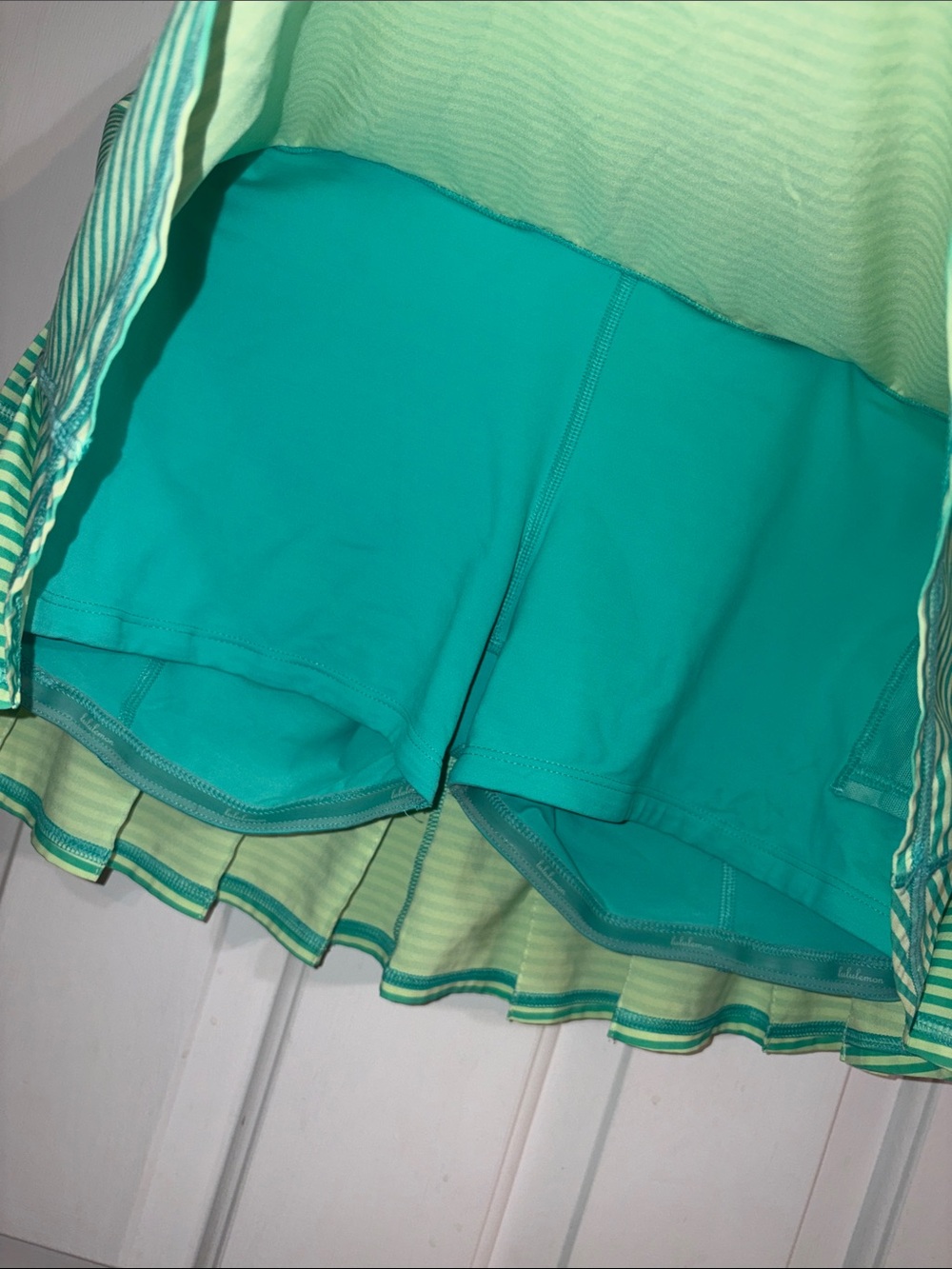 Lululemon Athletica Size 8 Aqua Striped Active Skort Women's Performance Skirt - Picture 5 of 7